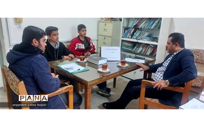 برگزاری نشست کمیسیون علمی مجلس دانش‌آموزی گلوگاه