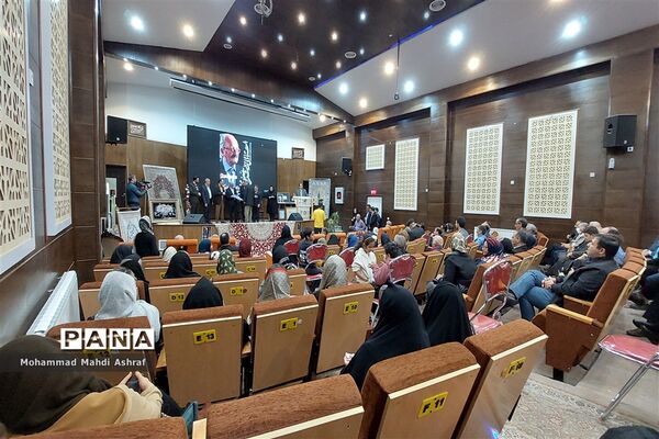 همایش نکوداشت و تجلیل از طراح لچک و ترنج فرش نائین