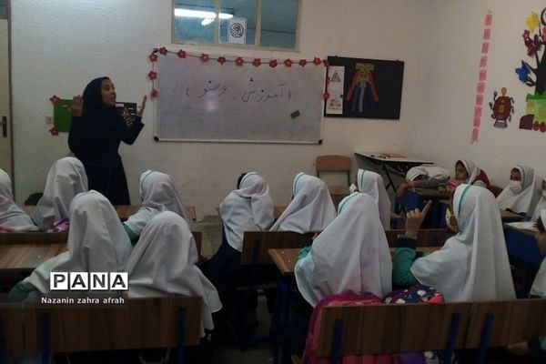 آموزش آداب نماز و برگزاری آن در مدرسه ابتدایی سما ۲ رودهن