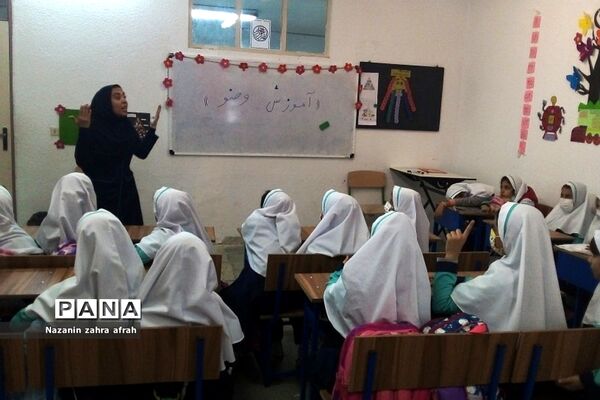 آموزش آداب نماز و برگزاری آن در مدرسه ابتدایی سما ۲ رودهن