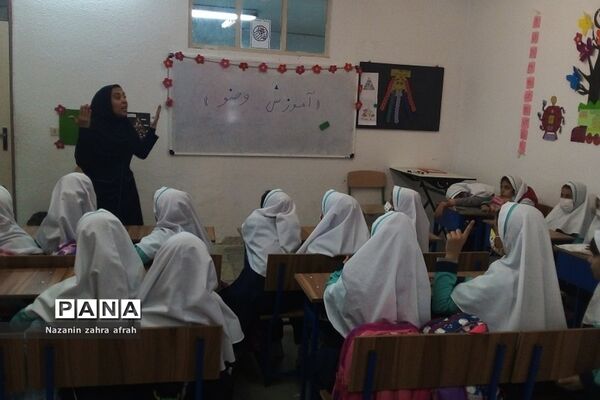 آموزش آداب نماز و برگزاری آن در مدرسه ابتدایی سما ۲ رودهن