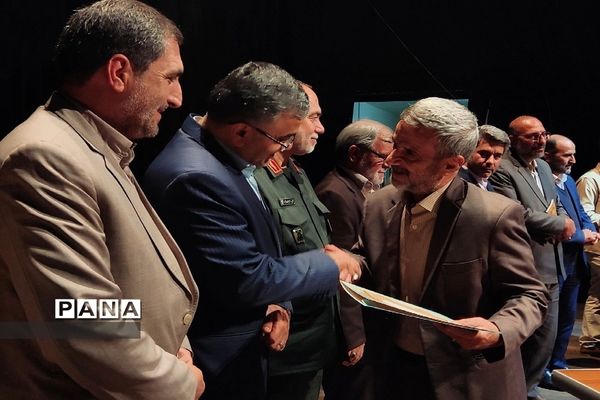 آیین رونمایی از کتاب «مثلث سرخ»