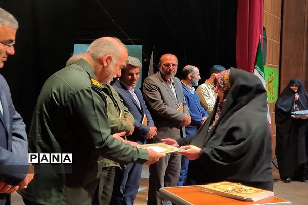 آیین رونمایی از کتاب «مثلث سرخ»