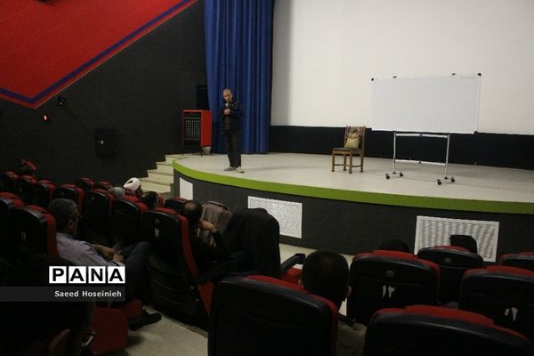 دومین کارگاه آموزش هنرهای نمایشی و تئاتر ویژه معلمان در قم