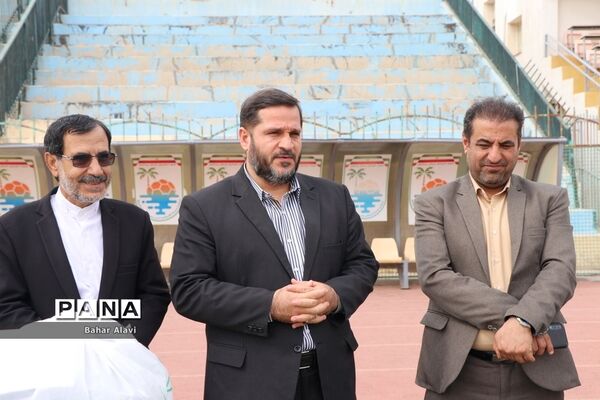 آیین اهدای لباس تیم‌های ورزشی جام پرچم در ورزشگاه شهید بهشتی بوشهر