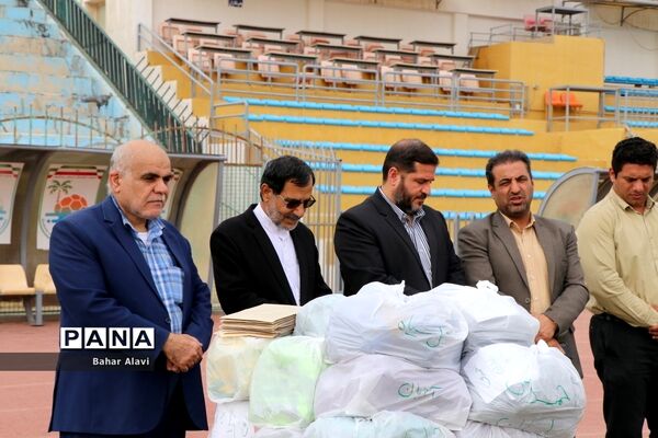 آیین اهدای لباس تیم‌های ورزشی جام پرچم در ورزشگاه شهید بهشتی بوشهر