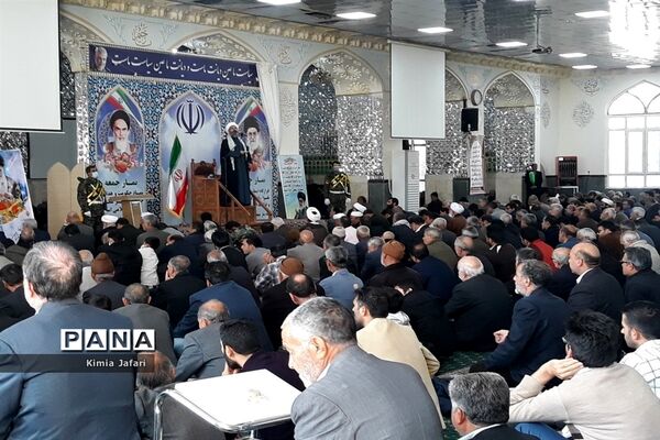 گرامیداشت هفته کتاب و کتابخوانی در نماز جمعه شهرستان کاشمر