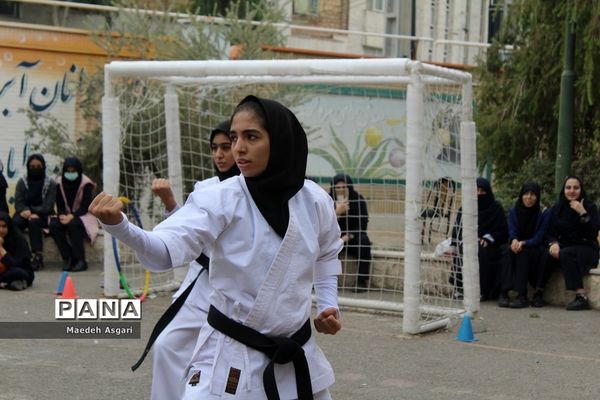 برگزاری المپیاد ورزشی درون مدرسه‌ای در دبیرستان شهید‌خدابخشی قم