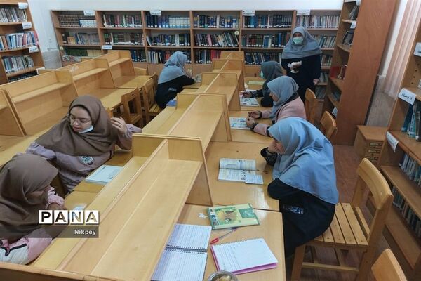 گرامیداشت هفته کتاب و کتابخوانی در دبیرستان شاهد حجاب منطقه ۱۳