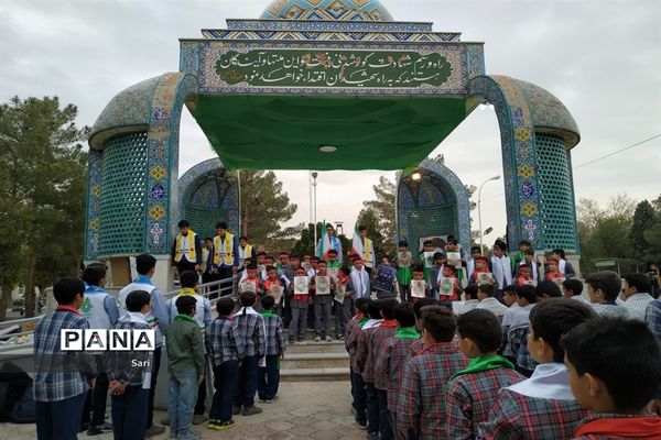 اجرای سرود رفیق شهیدم توسط دانش‌آموزان پسر مدارس شهرستان شاهین‌شهر