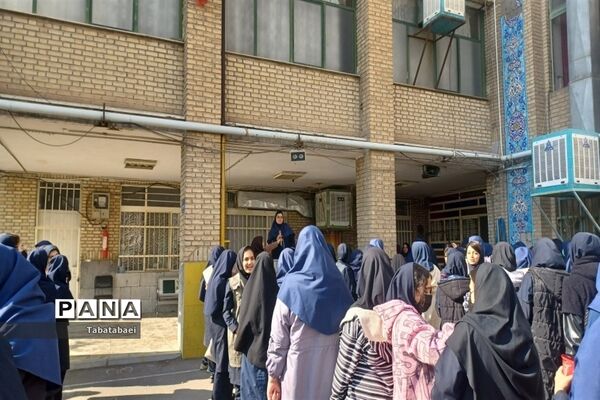 برگزاری انتخابات شورای دانش‌آموزی دبیرستان زینبیه منطقه ۱۳