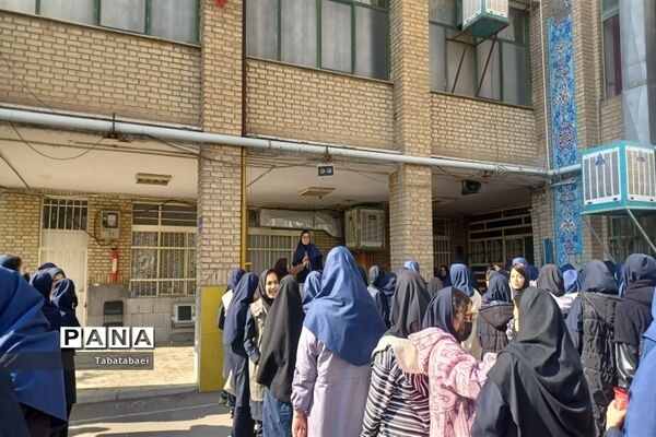 برگزاری انتخابات شورای دانش‌آموزی دبیرستان زینبیه منطقه ۱۳