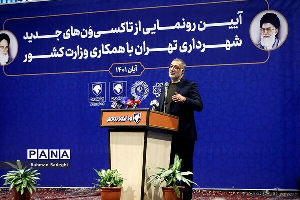 رونمایی از تاکسی‌ ون‌های جدید شهرداری تهران