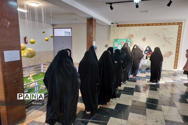 برگزاری انتخابات شورای دانش‌آموزی در دبیرستان شاهد حجاب منطقه ۱۳