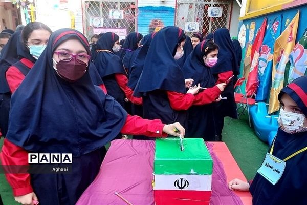 برگزاری انتخابات شورای دانش‌آموزی دبستان علوی منطقه ۱۳