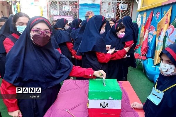 برگزاری انتخابات شورای دانش‌آموزی دبستان علوی منطقه ۱۳