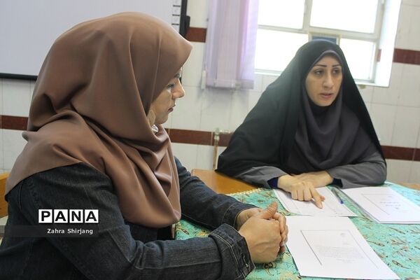 برگزاری اولین جلسه هدفمند شورای دانش‌آموزی در دبیرستان حکمت بهارستان دو