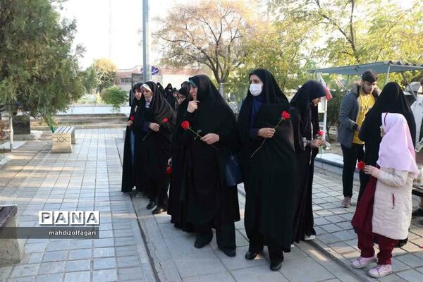 مراسم غبارروبی مزار شهدای بسیج فرهنگیان ناحیه دو شهرری