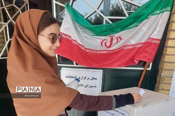 برگزاری انتخابات شورای دانش‌آموزی دبیرستان شهید سرلکشر بابایی منطقه ۱۳