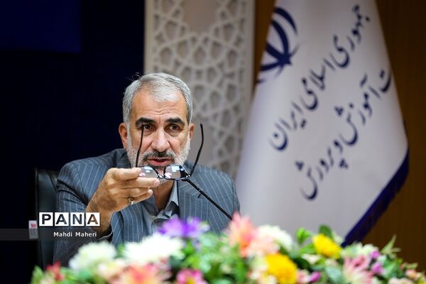 آیین تفاهم‌نامه بین وزارت آموزش و پرورش و پژوهشگاه رویان