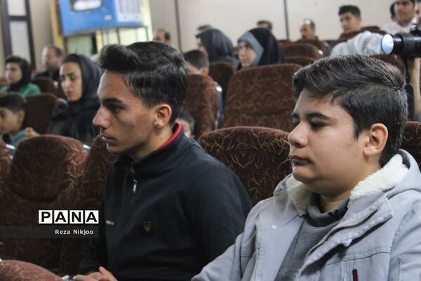 مراسم تجلیل از دانش‌پژوهان ممتاز بهارستانی