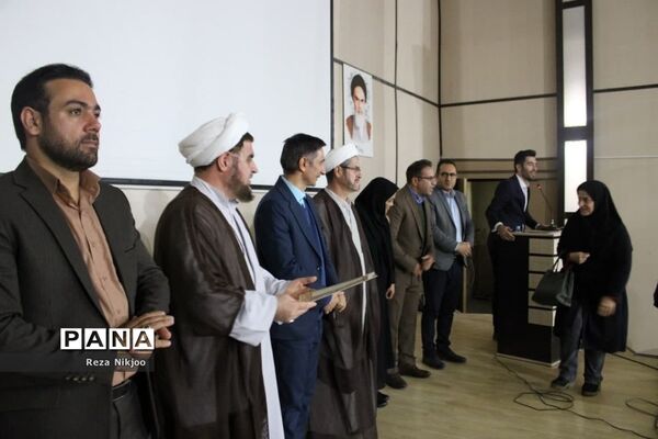 مراسم تجلیل از دانش‌پژوهان ممتاز بهارستانی