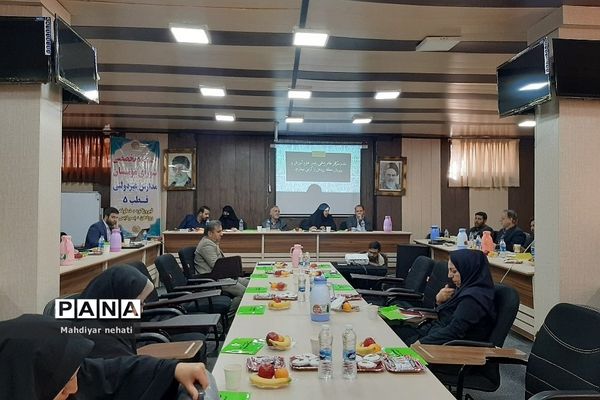 برگزاری شورای تخصصی موسسان مدارس غیردولتی قطب ۵ شرق تهران در رودهن