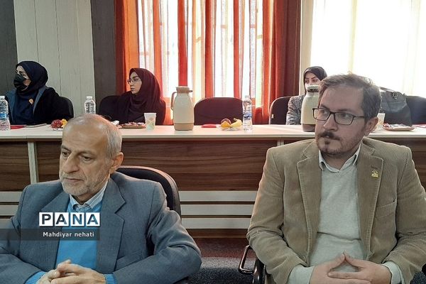 برگزاری شورای تخصصی موسسان مدارس غیردولتی قطب ۵ شرق تهران در رودهن