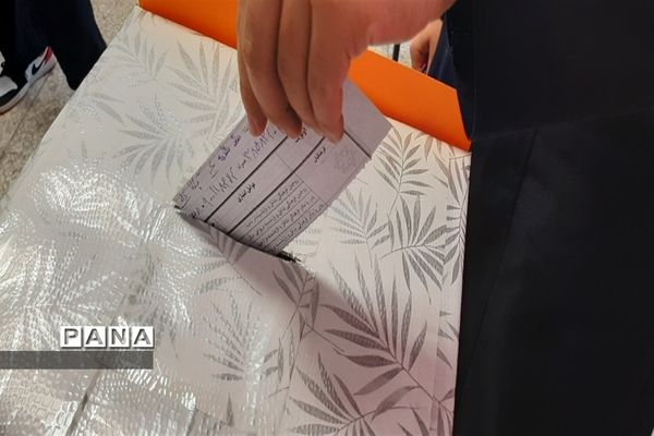 انتخابات شورای دانش‌آموزی در آموزشگاه حضرت معصومه(س)