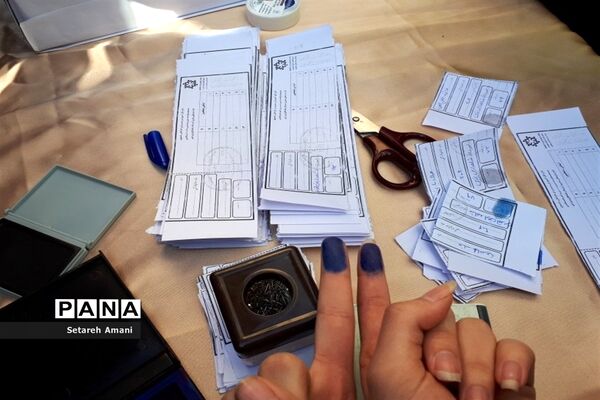 انتخابات شورای دانش‌آموزی در دبیرستان شاهد ارض اقدس