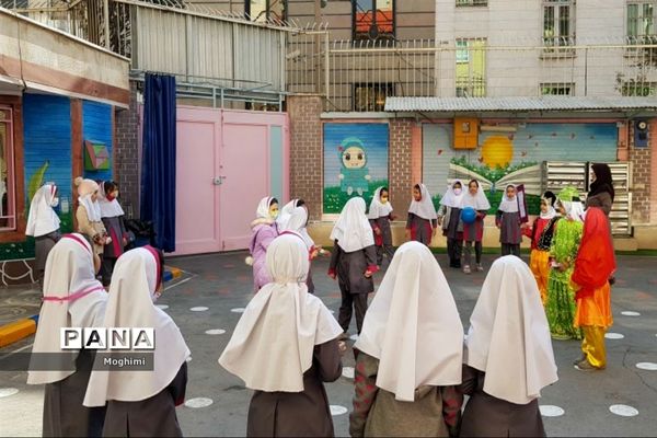 برگزاری بازی‌های بومی محلی در دبستان اندیشه منطقه ۱۳