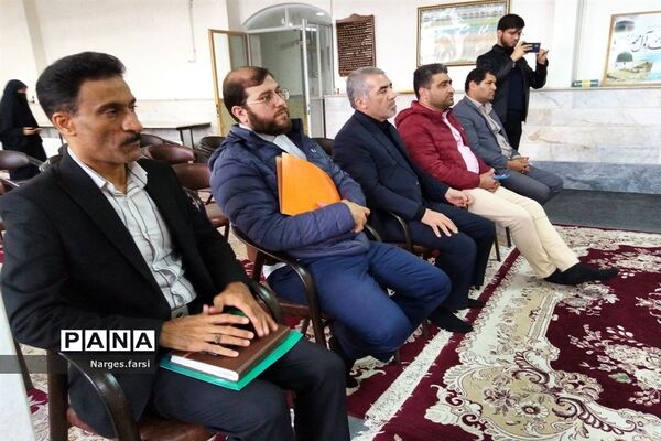 نشست رئیس سازمان دانش‌آموزی قم با دانش‌آموزان جعفرآباد