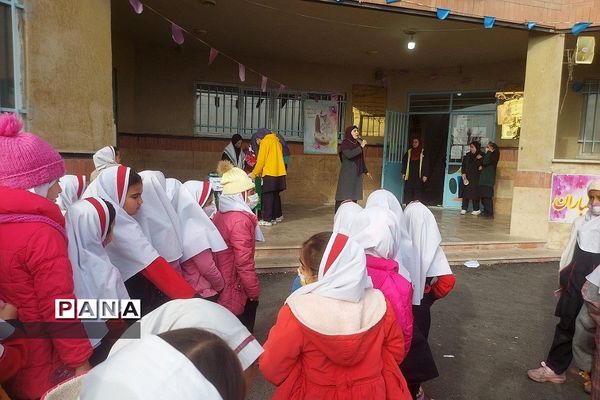 برگزاری مراسم‌ میز جذب بسیج در مدارس رودهن