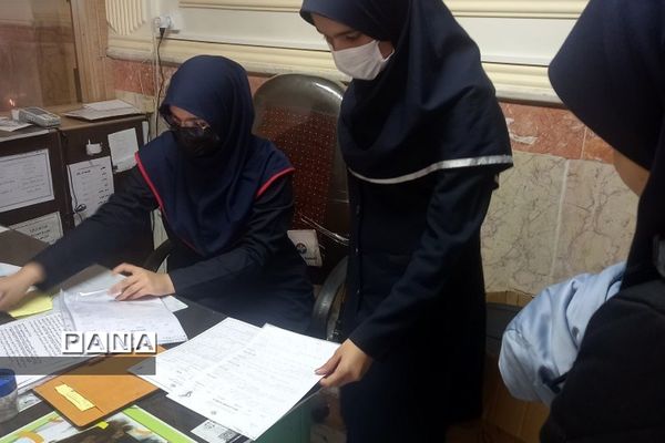 برگزاری مراسم‌ میز جذب بسیج در مدارس رودهن