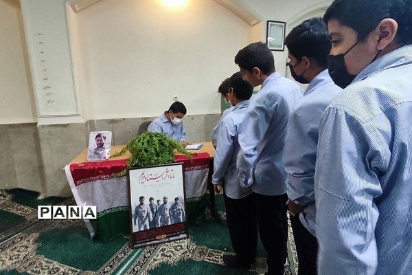 برگزاری مراسم‌ میز جذب بسیج در مدارس رودهن