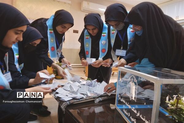 برگزاری بیست و پنجمین دوره انتخابات شورای دانش‌آموزی در دبیرستان نمونه مهشید مصلی نژاد ناحیه ۶