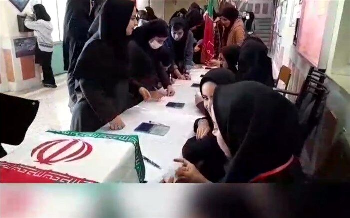 انتخابات شورای دانش‌آموزی در دبیرستان میعاد قم/فیلم