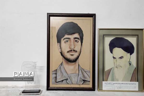 دیدار دانش‌آموزان و نوجوانان بسیجی با خانواده شهید محله در هفته بسیج