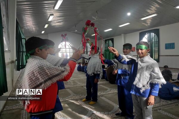 کرسی تلاوت قرآن کریم در دبستان شهید اسماعیلی گلوگاه