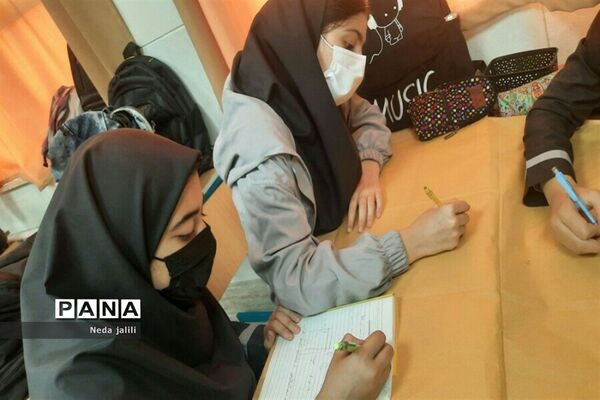 آموزش خیاطی توسط دانش‌آموزان