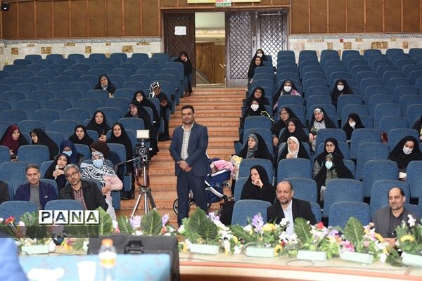 برگزاری کارگاه آموزشی فعالیت‌های گفت‌وگو محور در البرز