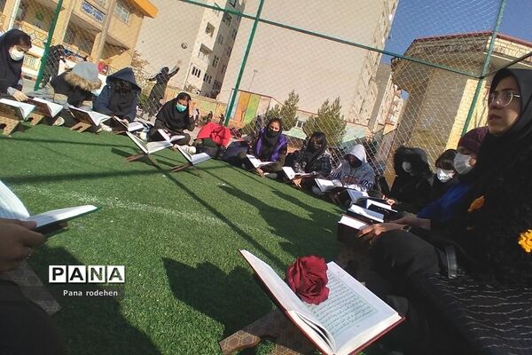 برگزاری محفل انس با قرآن در مدارس رودهن