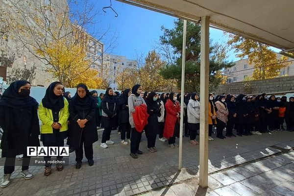 تقدیر از گروه نقاشی همگانی مدرسه نوین‌آفرین رودهن