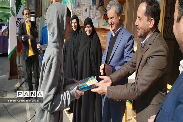 آیین نمادین انتخابات شورای دانش‌آموزی ناحیه ۳ مشهد
