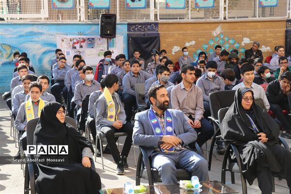 آیین نمادین انتخابات شورای دانش‌آموزی ناحیه ۳ مشهد