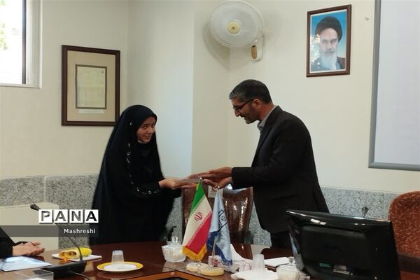 نشست صمیمی مدیر سازمان دانش‌آموزی استان اصفهان با خبرنگاران پانا کاشان
