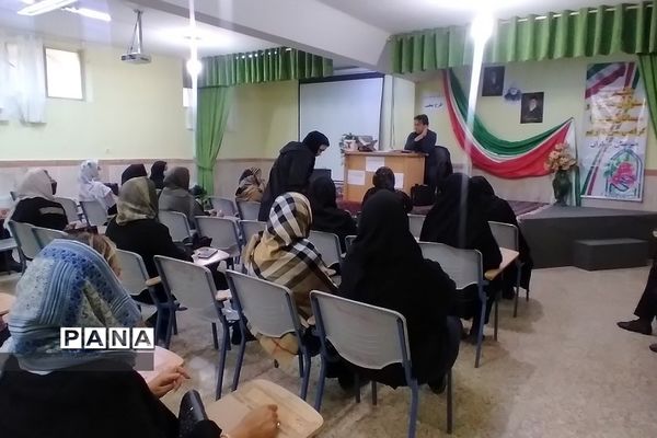 برگزاری جلسه آموزش خودمراقبتی اعتیاد در هنرستان‌مبتکران رودهن