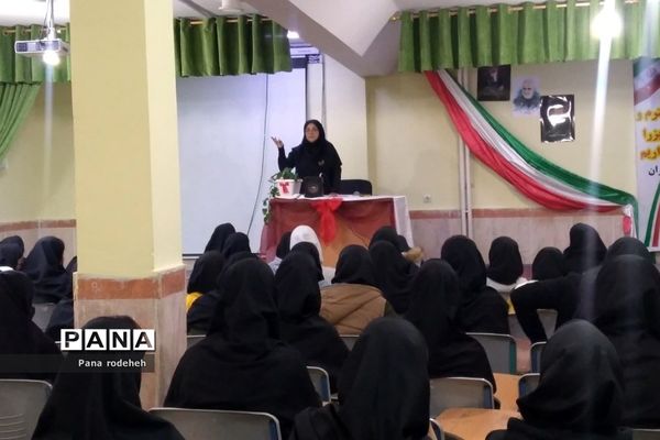 برگزاری جلسه آموزش خودمراقبتی اعتیاد در هنرستان‌مبتکران رودهن