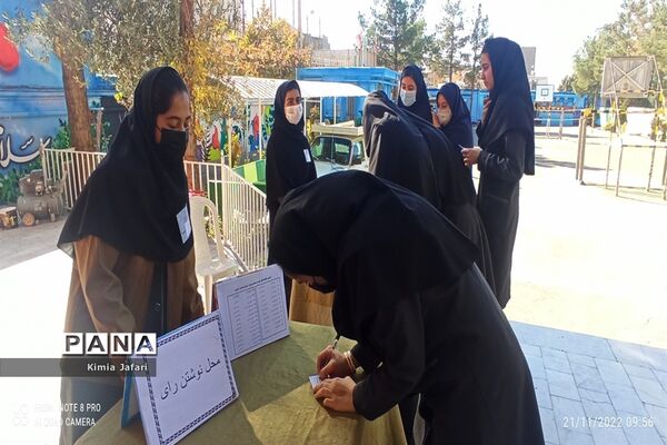 انتخابات شورای دانش‌آموزی در دبیرستان شاهد مطهره کاشمر