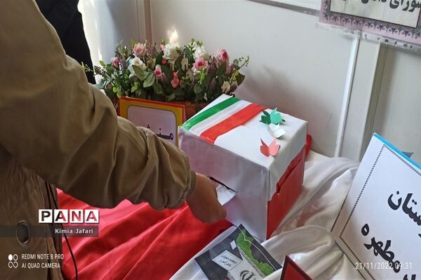 انتخابات شورای دانش‌آموزی در دبیرستان شاهد مطهره کاشمر